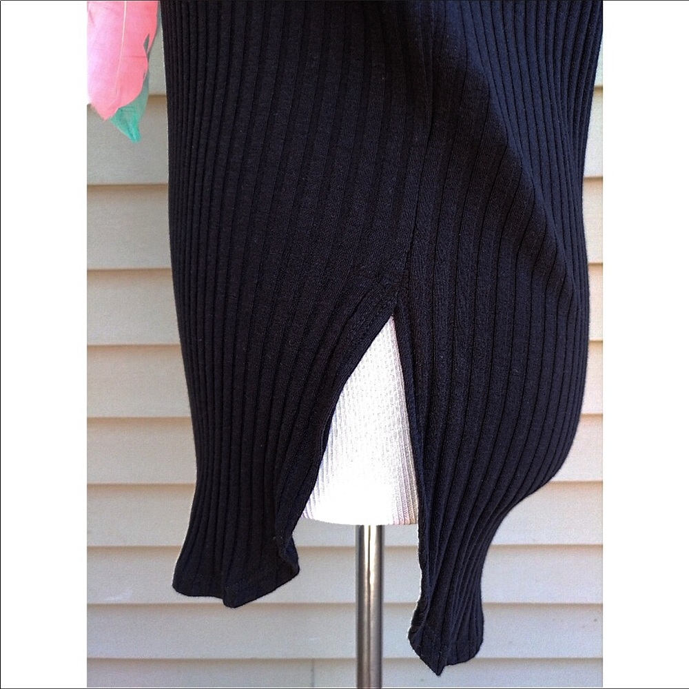 🆕Black Ribbed Cami TankTop+Feather Necklace - Picture 5 of 7